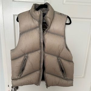 Represent clo puffer vest